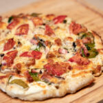 Pizza aux épinards et au bacon