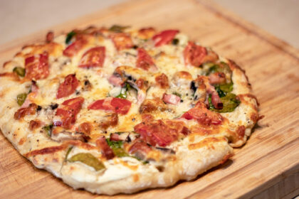 Pizza aux épinards et au bacon
