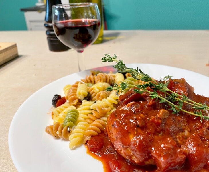 Poulet sauce au vin et tomates