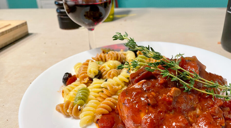 Poulet sauce au vin et tomates